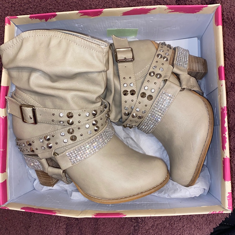 Boots - Picture 2 of 3